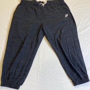 Nike - Cropped/Capri Lightweight Sweat Pants - Dark Gray 1X